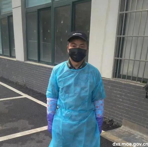 父女同心，武昌理工学院一学子携家人投身“防疫”志愿服务工作