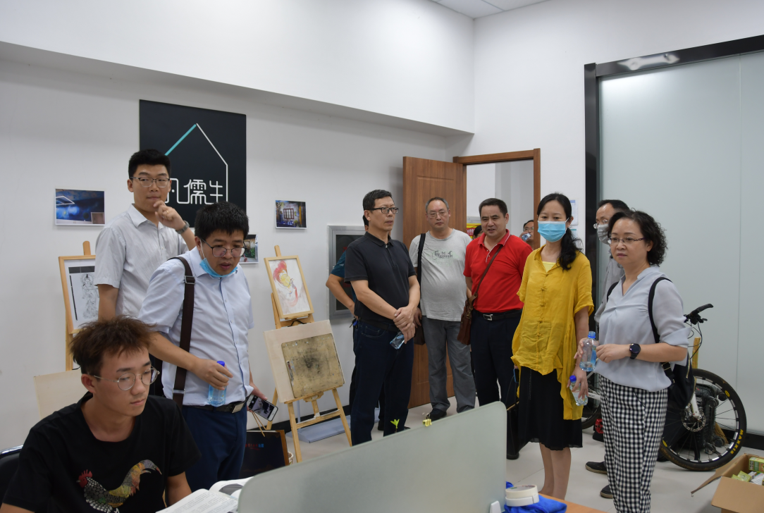 省级大学生创业示范基地评审专家组来武昌理工学院考察评审