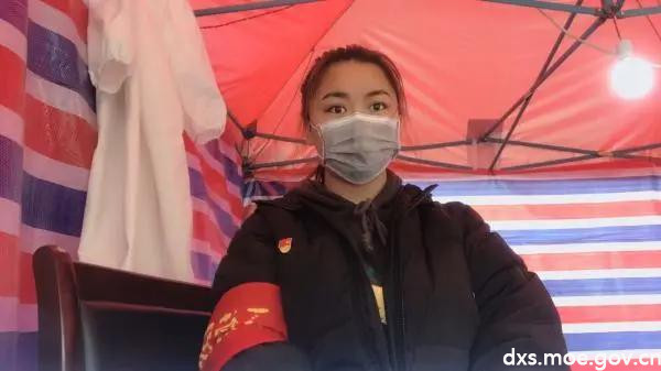 父女同心，武昌理工学院一学子携家人投身“防疫”志愿服务工作