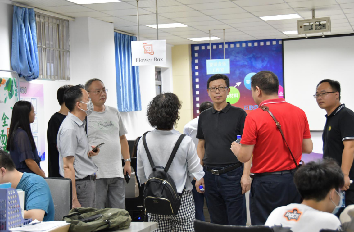 省级大学生创业示范基地评审专家组来武昌理工学院考察评审