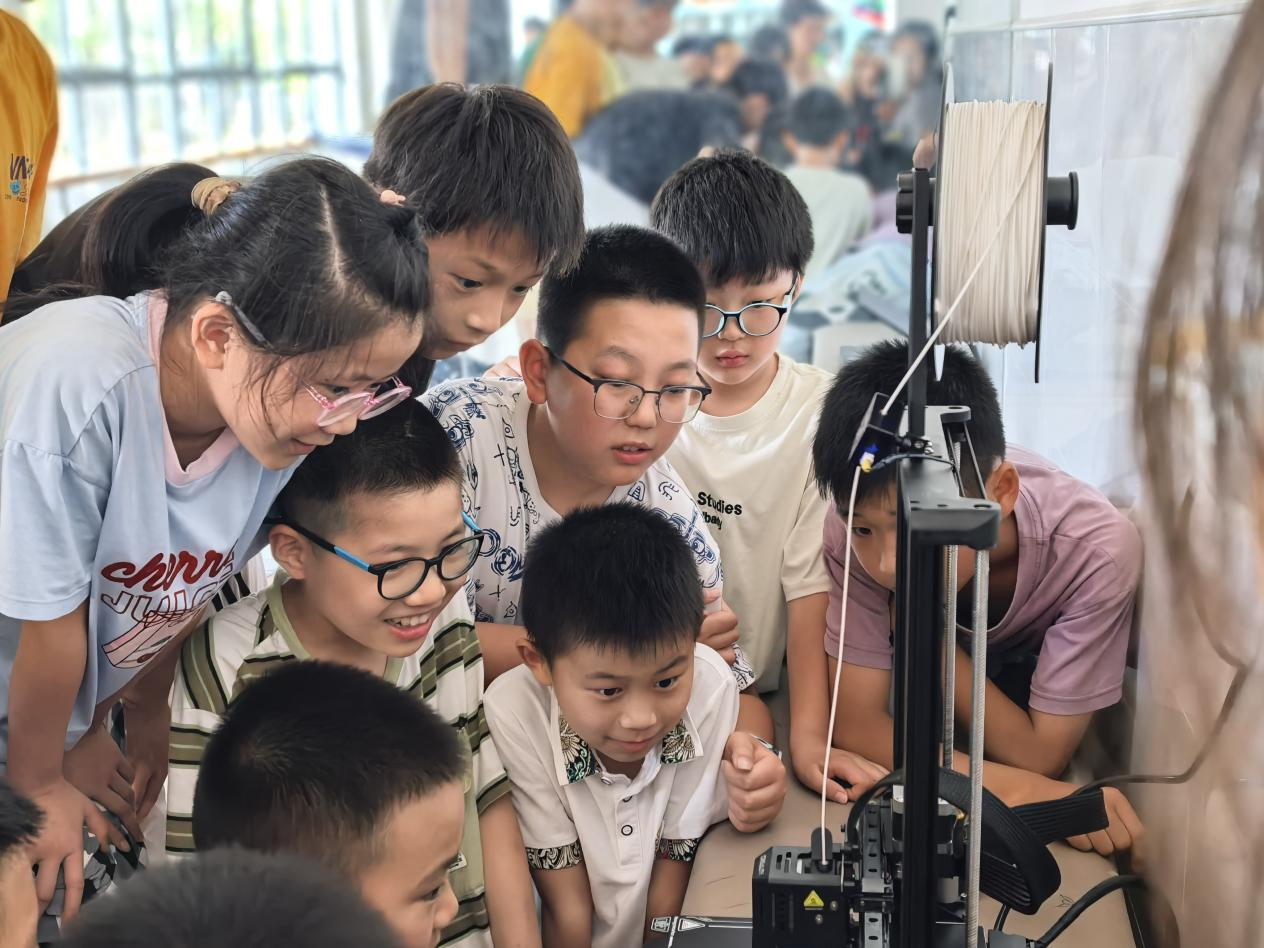 搜狐网:科技支教!武昌理工学院学子带乡村孩子体验“3D打印”-中南在线