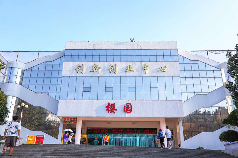 武昌理工学院樱园食堂改造升级 以全新面貌迎接新学期