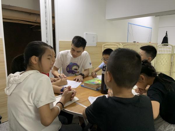 武汉高校学子组队到山区公益支教 关爱儿童健康成长