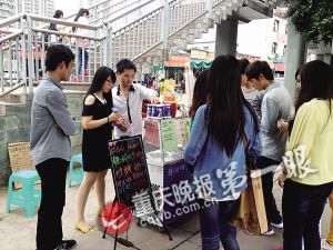 小伙不愿接手年入百万家族企业校门口卖炒酸奶