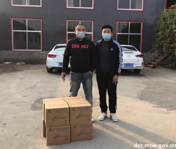 武昌理工学院一学生一家四口齐上阵 奋战“防疫”在基层