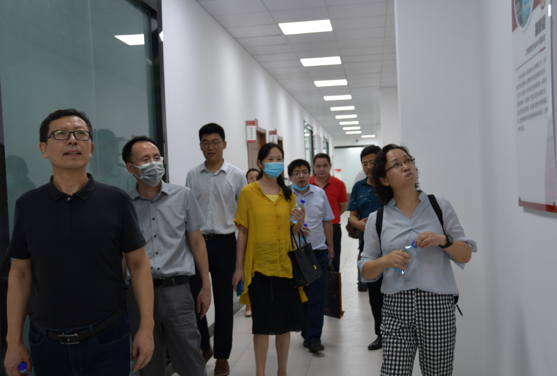 省级大学生创业示范基地评审专家组来武昌理工学院考察评审