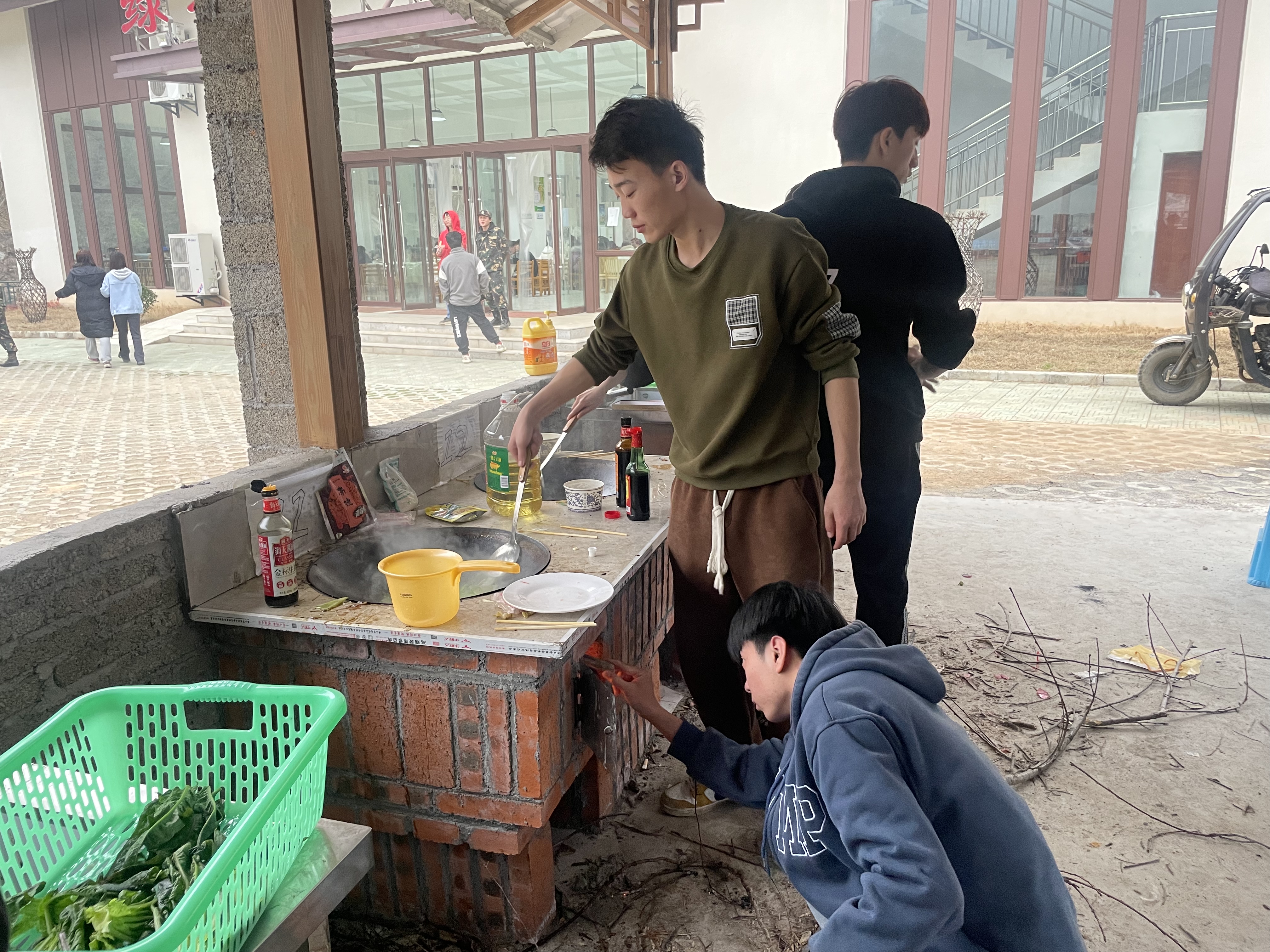 高校劳动教育课 大学生炒菜做饭秀厨艺 高校劳动教育课 大学生炒菜做饭秀厨艺_fororder_4