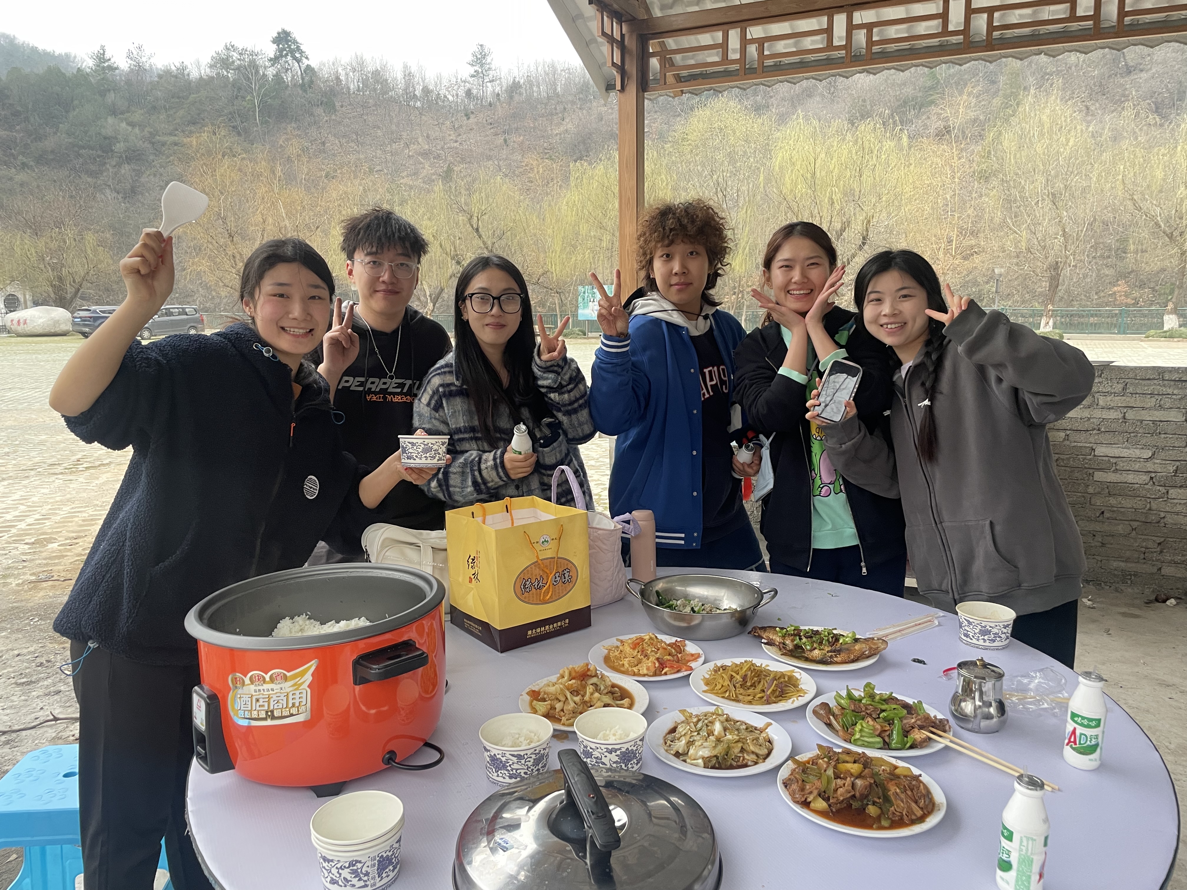 高校劳动教育课 大学生炒菜做饭秀厨艺 高校劳动教育课 大学生炒菜做饭秀厨艺_fororder_1