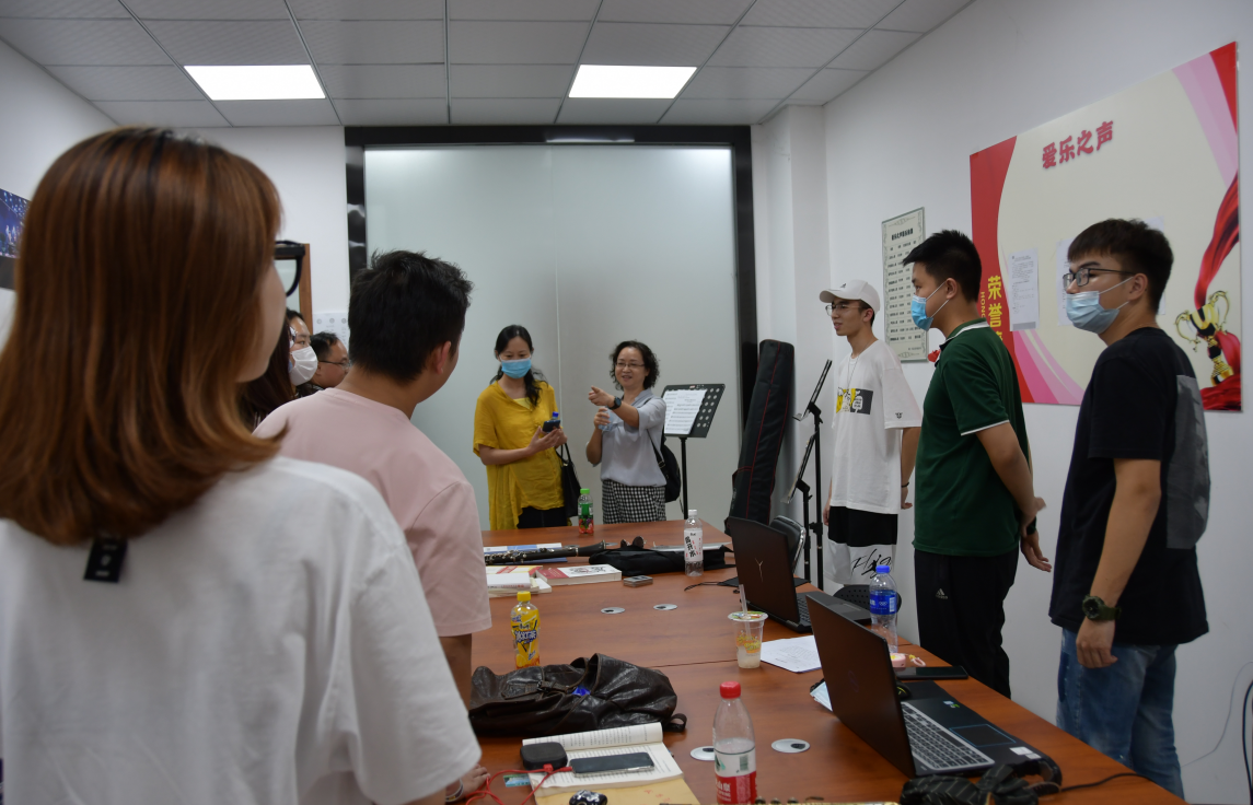 省级大学生创业示范基地评审专家组来武昌理工学院考察评审