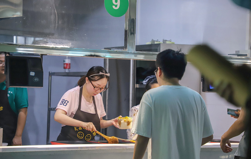 武昌理工学院樱园食堂改造升级 以全新面貌迎接新学期