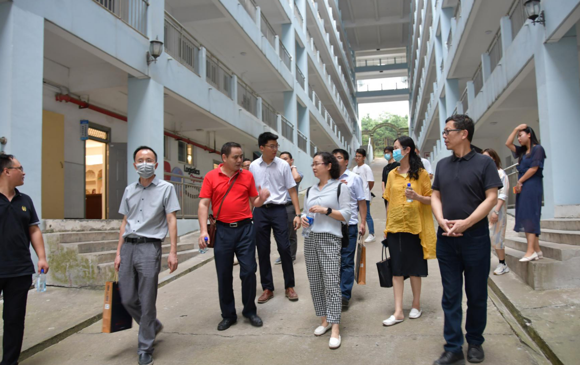 省级大学生创业示范基地评审专家组来武昌理工学院考察评审