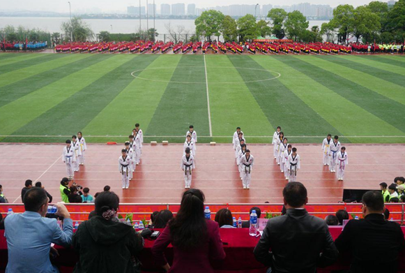 组图：武昌理工学院春季运动会开幕式精彩纷呈